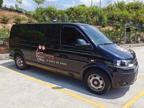 a black van parked in a parking lot at Fantasy Palace in Yuchi
