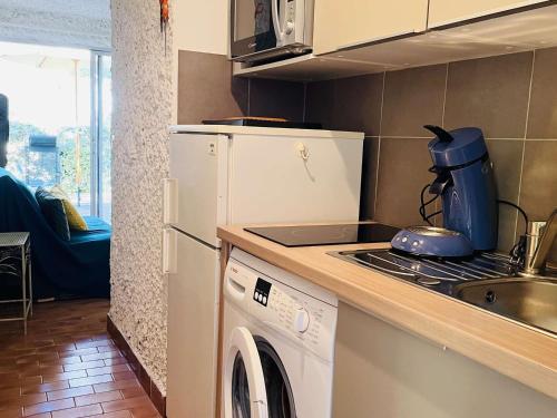 Zdjęcie z galerii obiektu Vacances à Lumio : Appartement 4 Couchages, Terrasse, Parking Privé, à 1km de la Plage - FR-1-63-325 w mieście Lumio