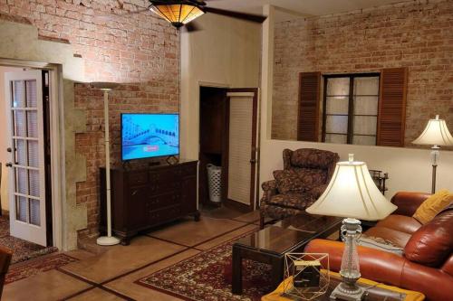 Historic Carriage House near U of A