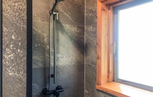 een douche met een glazen deur in de badkamer bij Amazing Home In Hulshorst With 3 Bedrooms And Wifi in Hulshorst