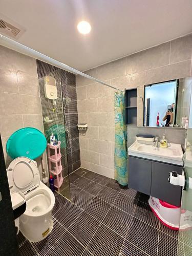 1 Bedroom Condominium tesisinde bir banyo