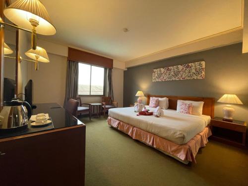 Ένα ή περισσότερα κρεβάτια σε δωμάτιο στο Songphanburi Hotel