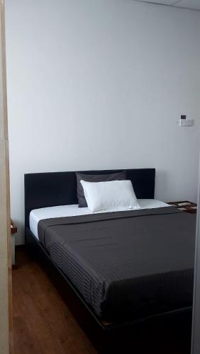 a large black bed with a white pillow on it at Jays Guest - Rajagiriya Colombo in Rajagiriya