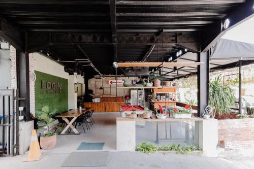 a room with a table and some plants at RedDoorz near Alun Alun Madiun in Madiun