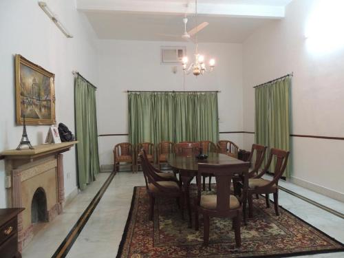 Foto da galeria de Kunjpur Guest House em Allahabad