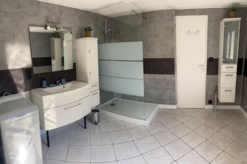 Kúpeľňa v ubytovaní Les Poissons Rouges