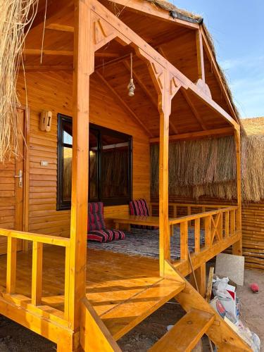 Balkoni atau teres di Relax Beach Camp