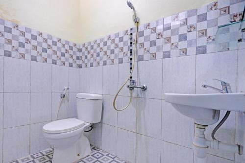 a bathroom with a shower and a toilet and a sink at OYO 92322 Hasan House Syariah in Nagoya