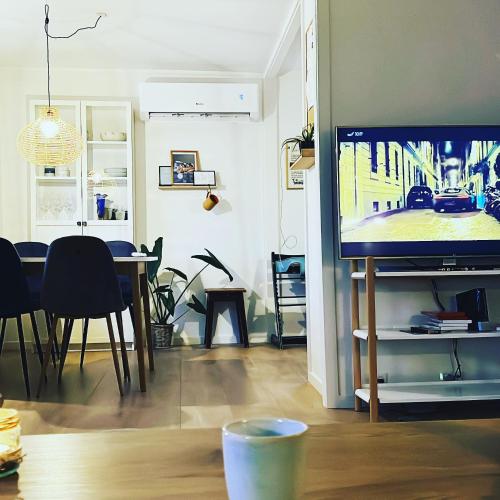 TV a/nebo společenská místnost v ubytování Summarhús29