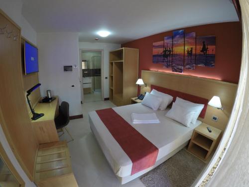 Postel nebo postele na pokoji v ubytování Hotel Belvedere Mindelo, Cabo Verde