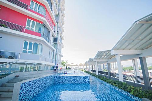 Bazén v ubytování PoP Kitty Octagon Premium Ipoh Town Center 2BR by Grab A Stay nebo v jeho okolí