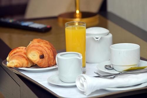 Pilihan sarapan tersedia untuk tetamu di Hôtel Fleur de Lys Plateau
