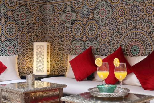 Riad l'Escale de Marrakech tesisinde bir odada yatak veya yataklar