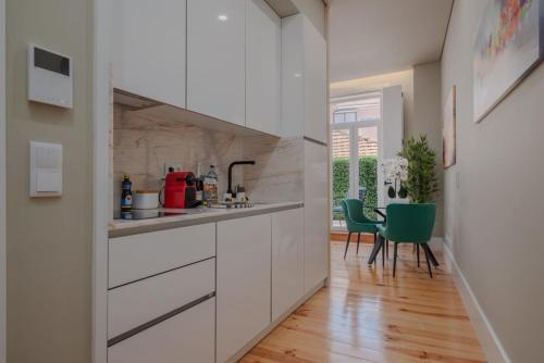 Green Garden Luxury House w/ AC, Metro & Downtown