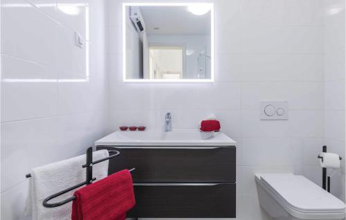 Koupelna v ubytování Cozy Home In Medulin With Wifi