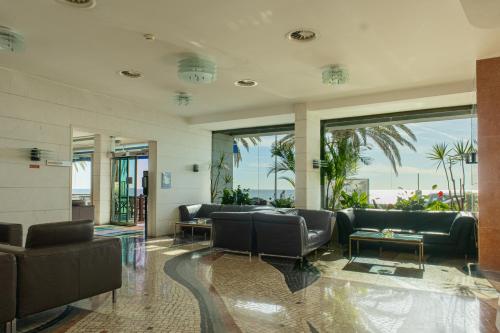 Χώρος καθιστικού στο SANA Sesimbra Hotel