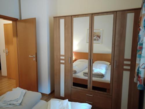 a room with a glass cabinet with a bed in it at ciao-aschau Grenzhub FeWo 312 Göke in Aschau