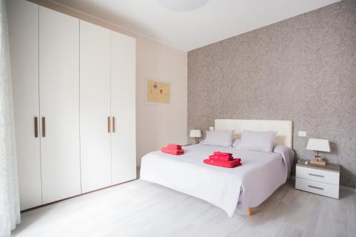 Un pat sau paturi într-o cameră la Appartamento Cecco d’Ascoli