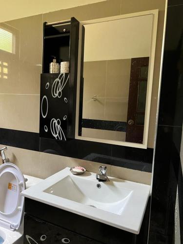 Ένα μπάνιο στο Ransavi villa