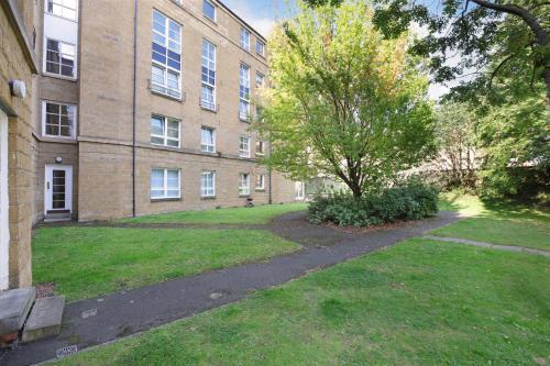 Spacious 4BR City Centre Apartment w/ Free Parking photo 7