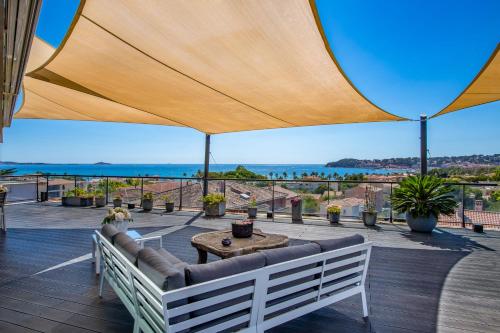 Very large design cocoon with beautiful sea view