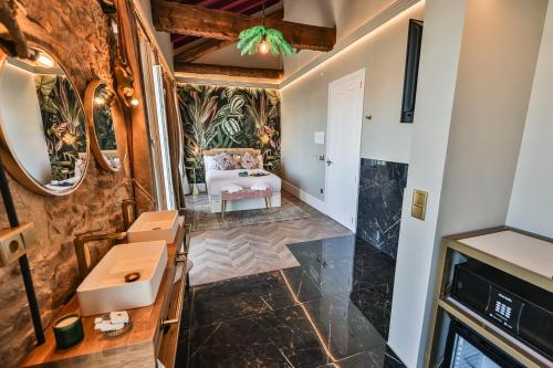 Η κουζίνα ή μικρή κουζίνα στο Hospedium Hotel Barómetro de Camariñas