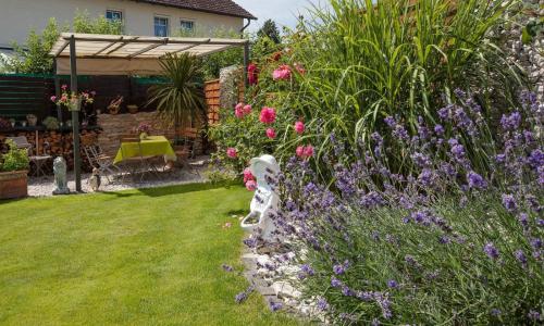 a garden with purple and pink flowers in a yard at Pension Merbald in Beilngries