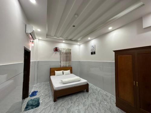 a bedroom with a bed and a tv in it at Hoàng Linh Hotel in Buon Ma Thuot