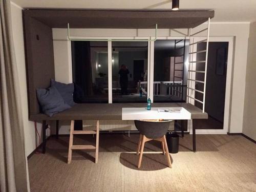 a room with a bed with a table and a mirror at Ferienwohnung Sonnen See in Ascheberg