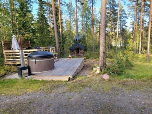 Gambar di galeri bagi A Unique cottage with sauna in a pine forest di Tammela
