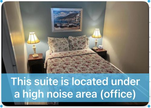 Postel nebo postele na pokoji v ubytování Claddagh Motel & Suites