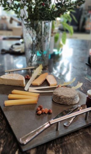 a table with cheese breadsticks and utensils on a cutting board at Atelier des sens 89 in Évry