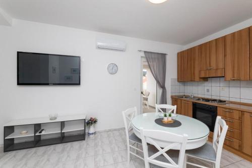 Apartment in Supetar with terrace, air conditioning, W-LAN 3553-4