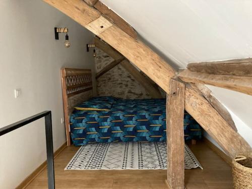 a bed in the attic of a room at L'Oxalis villa (Le Cocon) in Bullion