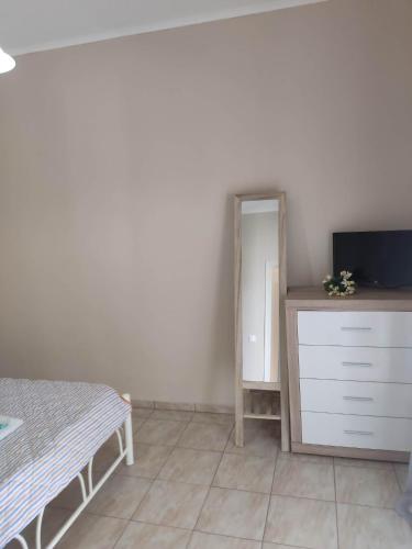 Marie-Angela HOUSE ARILLAS