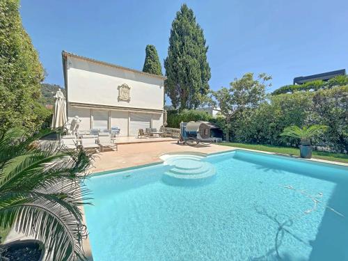 Zdjęcie z galerii obiektu Villa Palmiers by ESTATESCANNES w Cannes