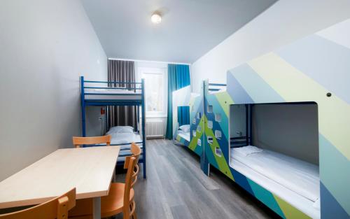 Двухъярусная кровать или двухъярусные кровати в номере a&o Wien Stadthalle