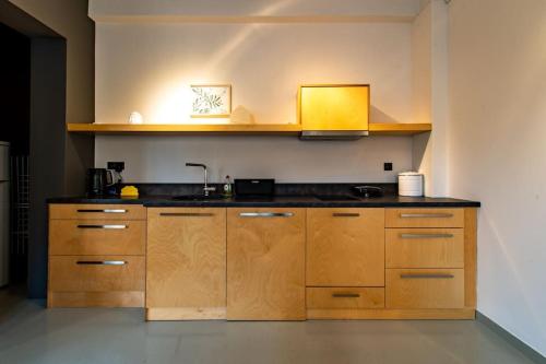 Artistic Spacious Studio Apartment next to metro Monastiraki