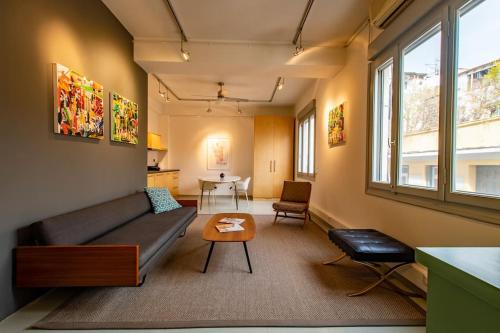 Artistic Spacious Studio Apartment next to metro Monastiraki