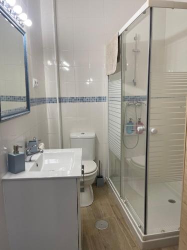 Ένα μπάνιο στο Apartamentos La Higuera 1