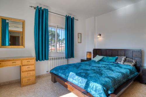 Postel nebo postele na pokoji v ubytování Vela, casa con piscina privada a pocos metros de la playa