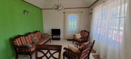  Home away from home -  Room  picture :   Hot tub    Balcony    Kitchen       