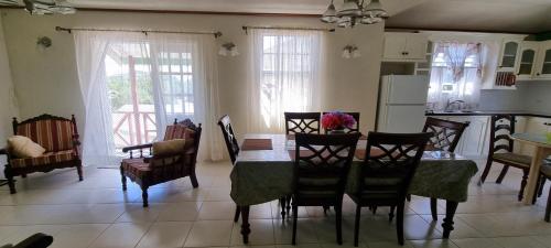  Home away from home -  Room  picture :   Hot tub    Balcony    Kitchen       