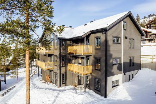 an image of a house in the snow at Helt nybyggd lägenhet i Dähliebyn, Idre Fjäll in Idre