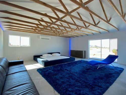 Giant House – Photos 4