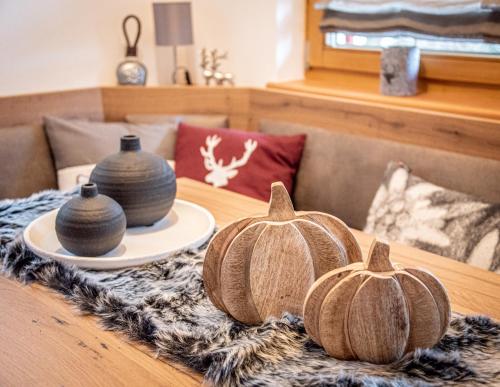 two wooden pumpkins sitting on a table at Hirsch Chalet #Sauna in Lechbruck