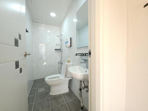 Bilik mandi di OYO Myeongdong 5 Lodge