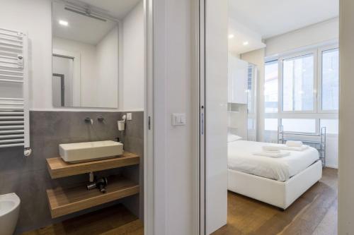 Kamar mandi di Easylife - San Babila - Elegante e rifinito bilocale nel cuore della città