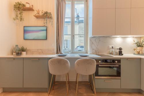 A kitchen or kitchenette at Charmant studio de standing