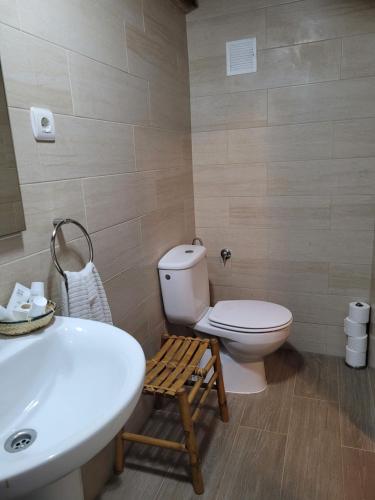a bathroom with a white toilet and a sink at Casa en Orbó-Brañosera in Orbó